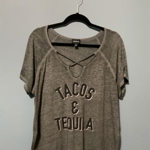 Torrid Gray Graphic T-Shirt - Size 2 (18-20)